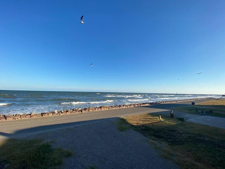 Beach House With Ocean View Surfside Beach Exteriör bild